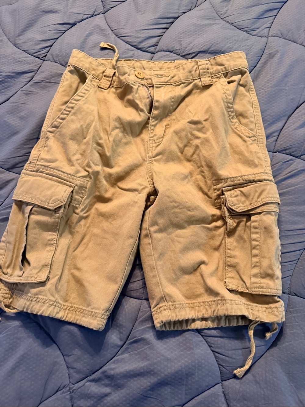 Men's Tan Cargo Shorts with Utility Pockets